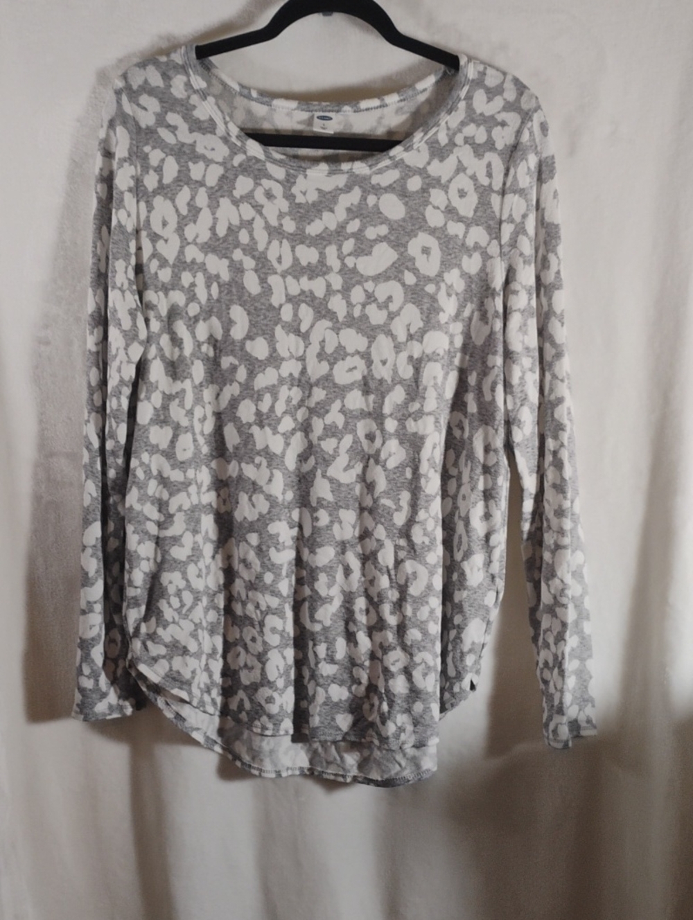 Old Navy Gray and White Leopard-Print Long Sleeve Tee